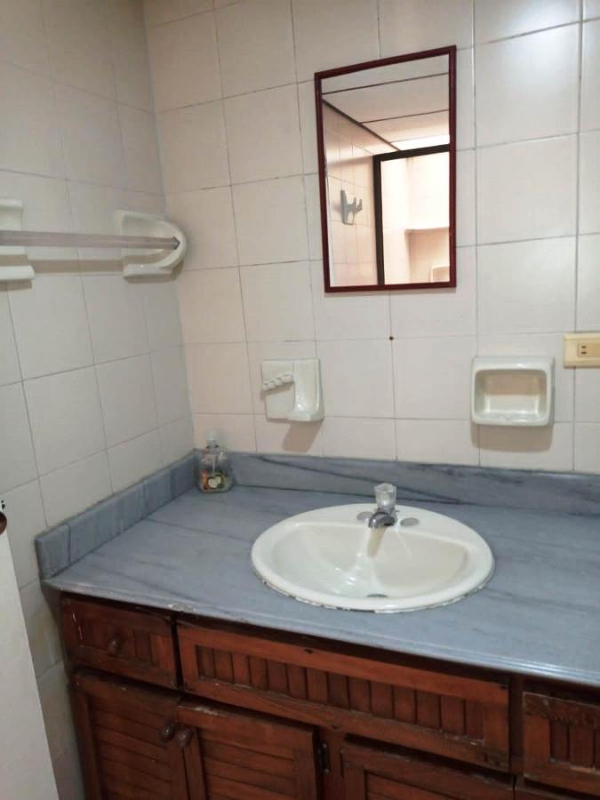 Yellow House Hostel Медельїн Екстер'єр фото