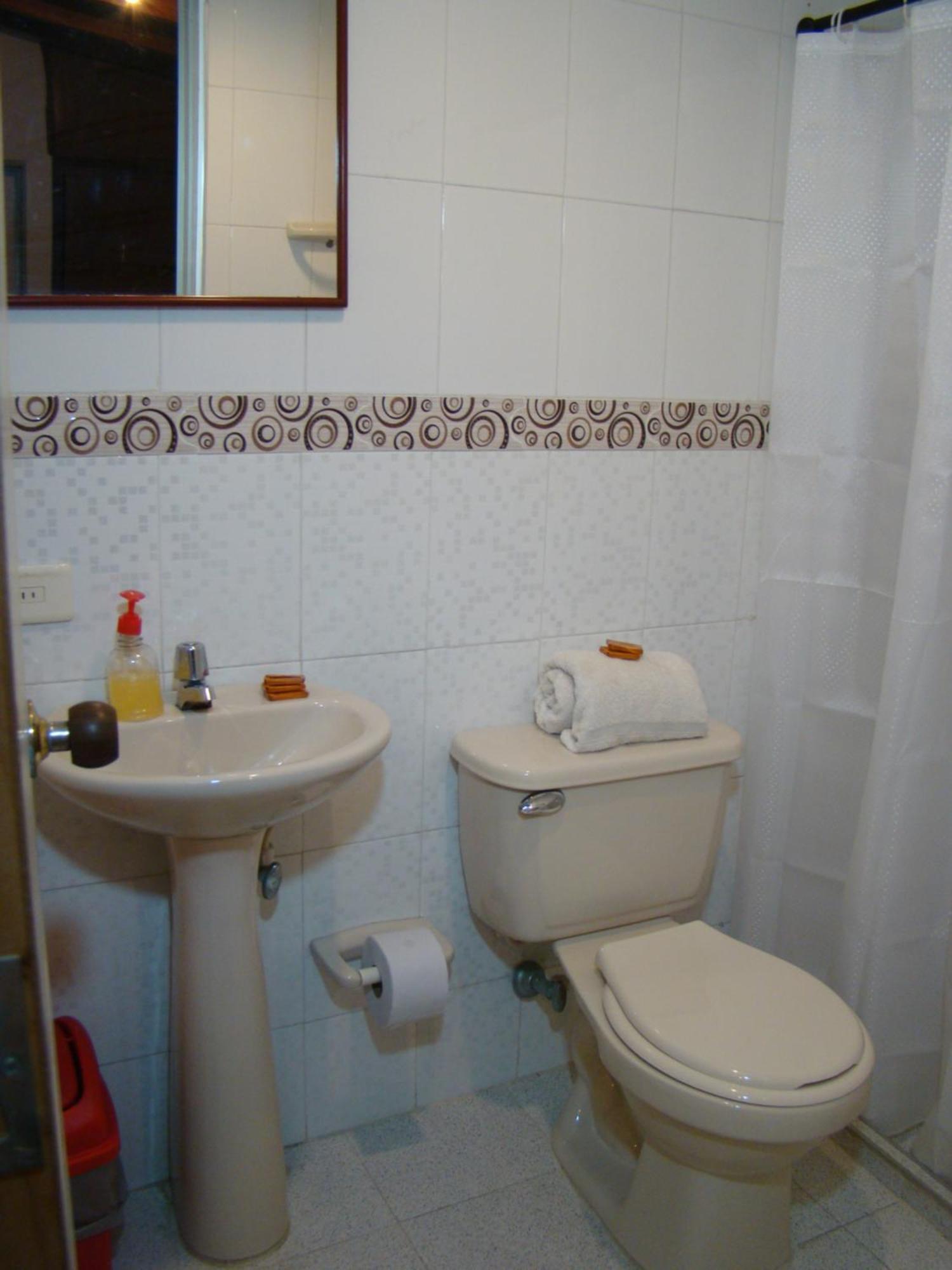Yellow House Hostel Медельїн Екстер'єр фото