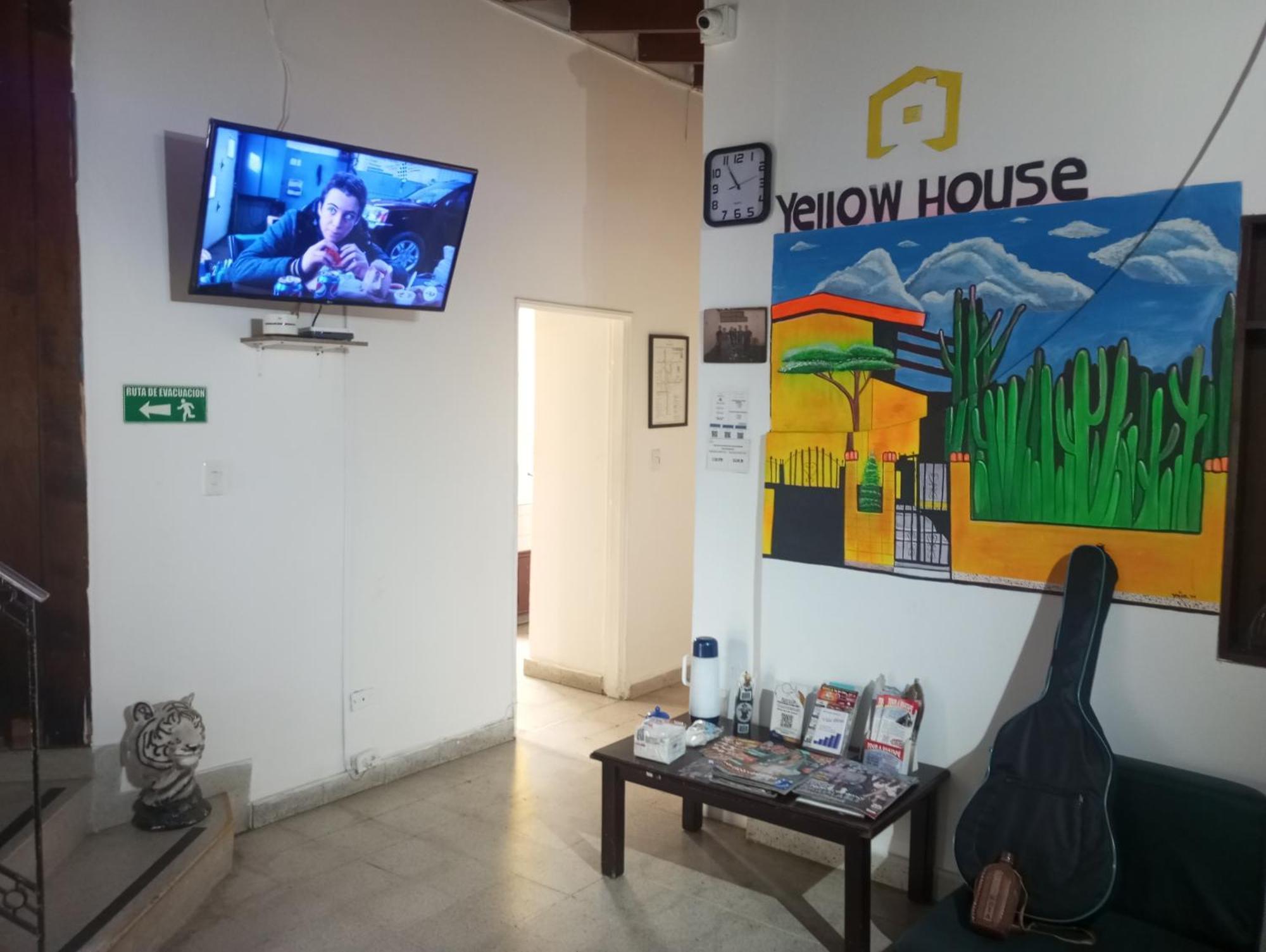 Yellow House Hostel Медельїн Екстер'єр фото